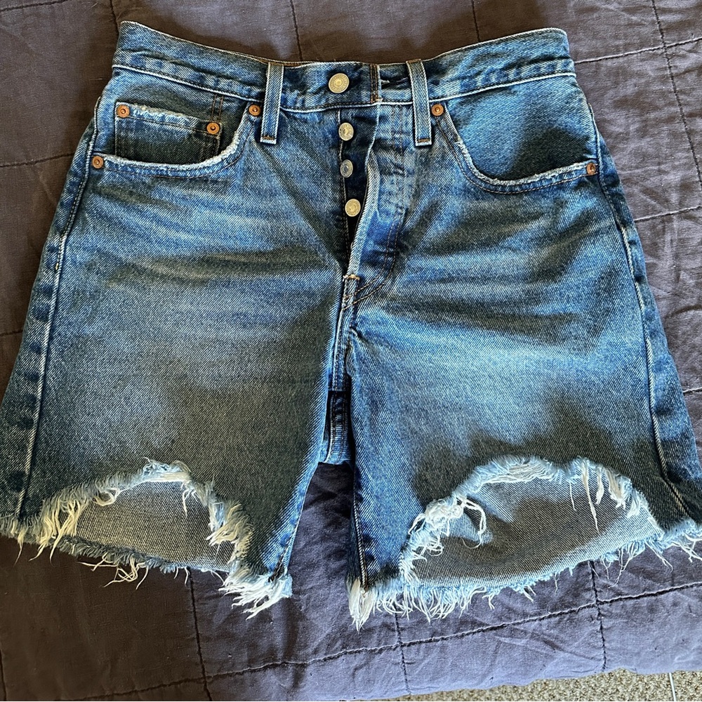 Levi's Women’s 501 Mid Thigh Short